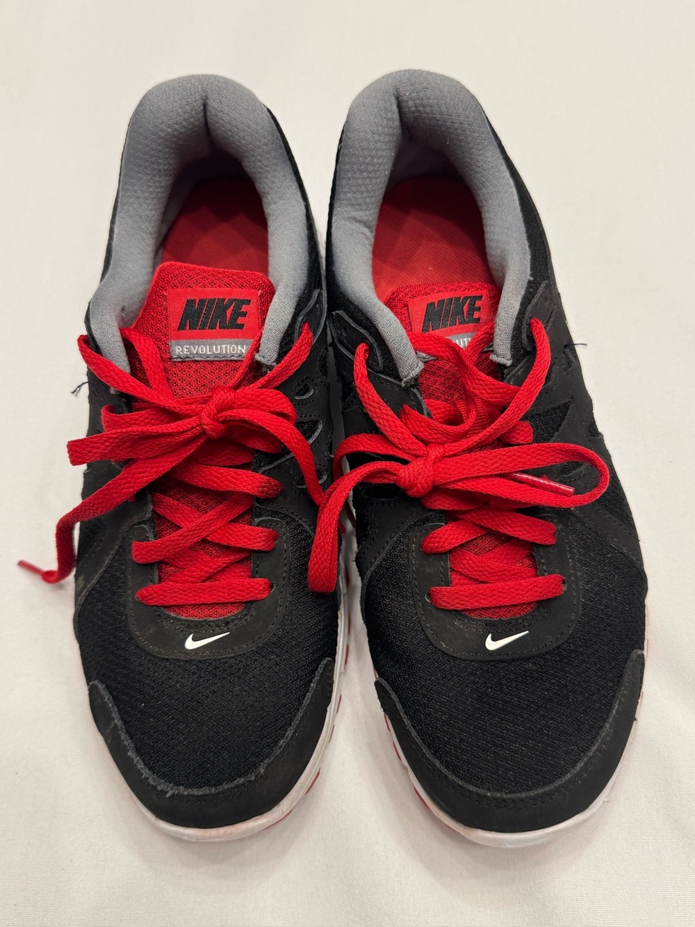 Men’s Nike Revolution 2 in the Black/Redsize 9 running tennis shoes lightly used